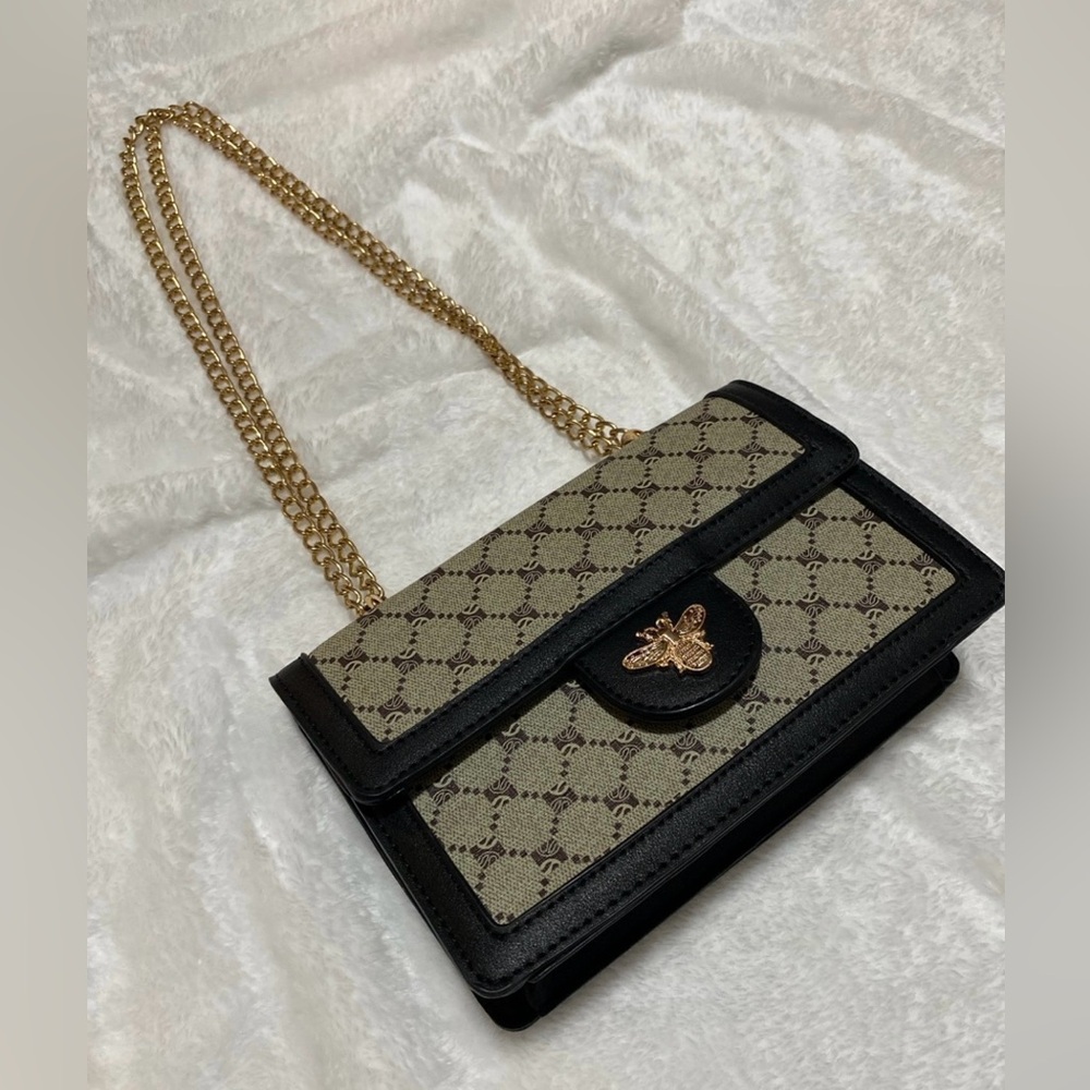 Bumblebee purse - Picture 2 of 5